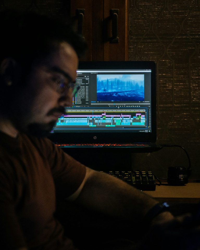 Adobe Premiere'ı Ustalıkla Öğrenmek İçin Online Eğitmenim Olmaya Hazır Mükemmel Fırsat!