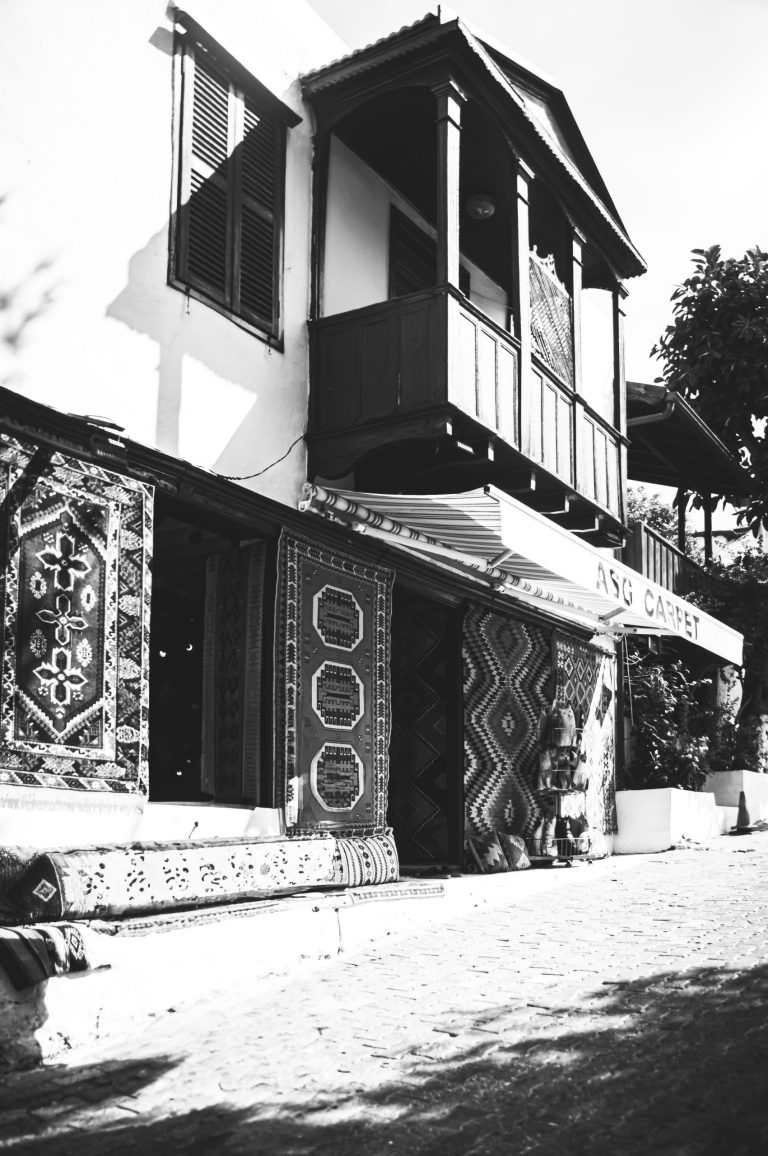Alışveriş Çılgınlığına Dönüşen Hızı: En İyi WooCommerce Halı ve Kilim Mağazası Hosting'i Keşfedin!
