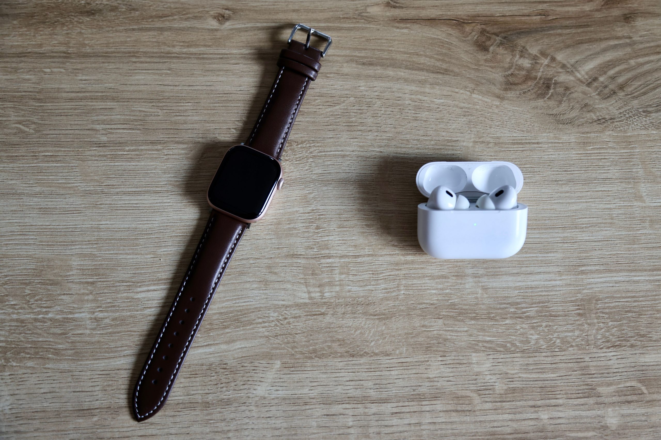 Apple Watch ve Tech Dock Vault: Ahşap Gece Lambası Şarj İstasyonlarında En İyi Platform