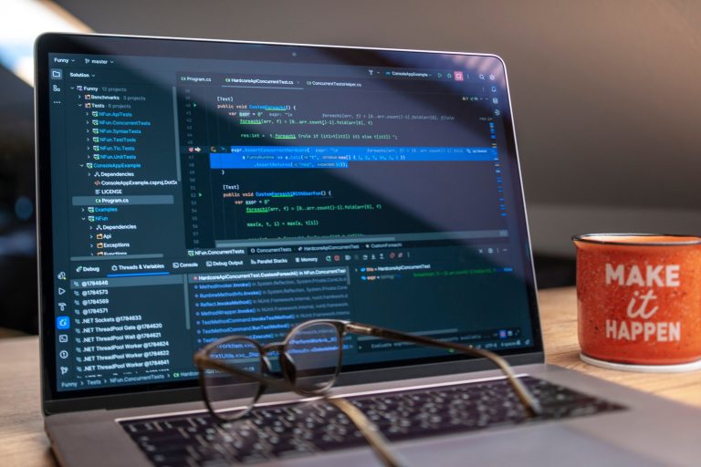 Freelance Çalışmalarında Mükemmeliyet: The Logic Engine & Webhook Karşılaştırması