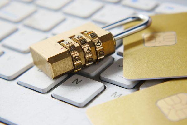 HIPAA ve PCI Uyumluluk Geçidi: Hassas Verileri Güvenle Barındırmanın En İyi Yolu
