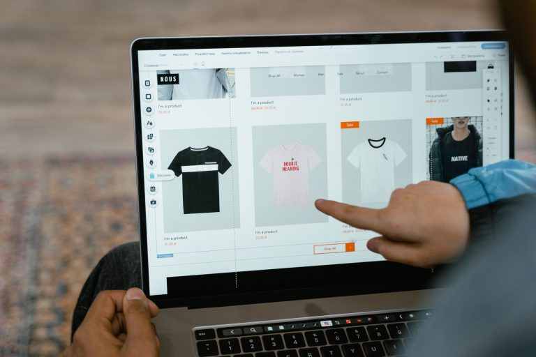 WooCommerce Giyim Siteleri İçin En İyi Hosting: Hızlı Değişken Ürün ve Renk Seçenekleri Yüklemesi