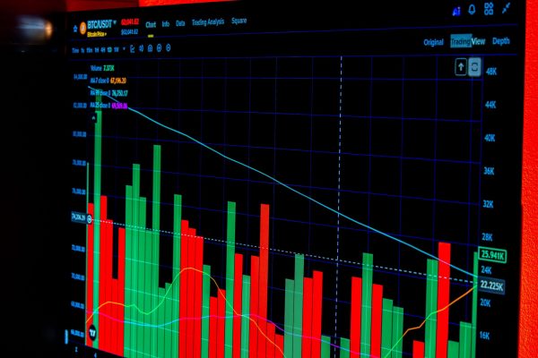 Yüksek Frekanslı Ticaret İçin Mükemmel Platform: Dedicated Forex Trading Rig İncelemesi