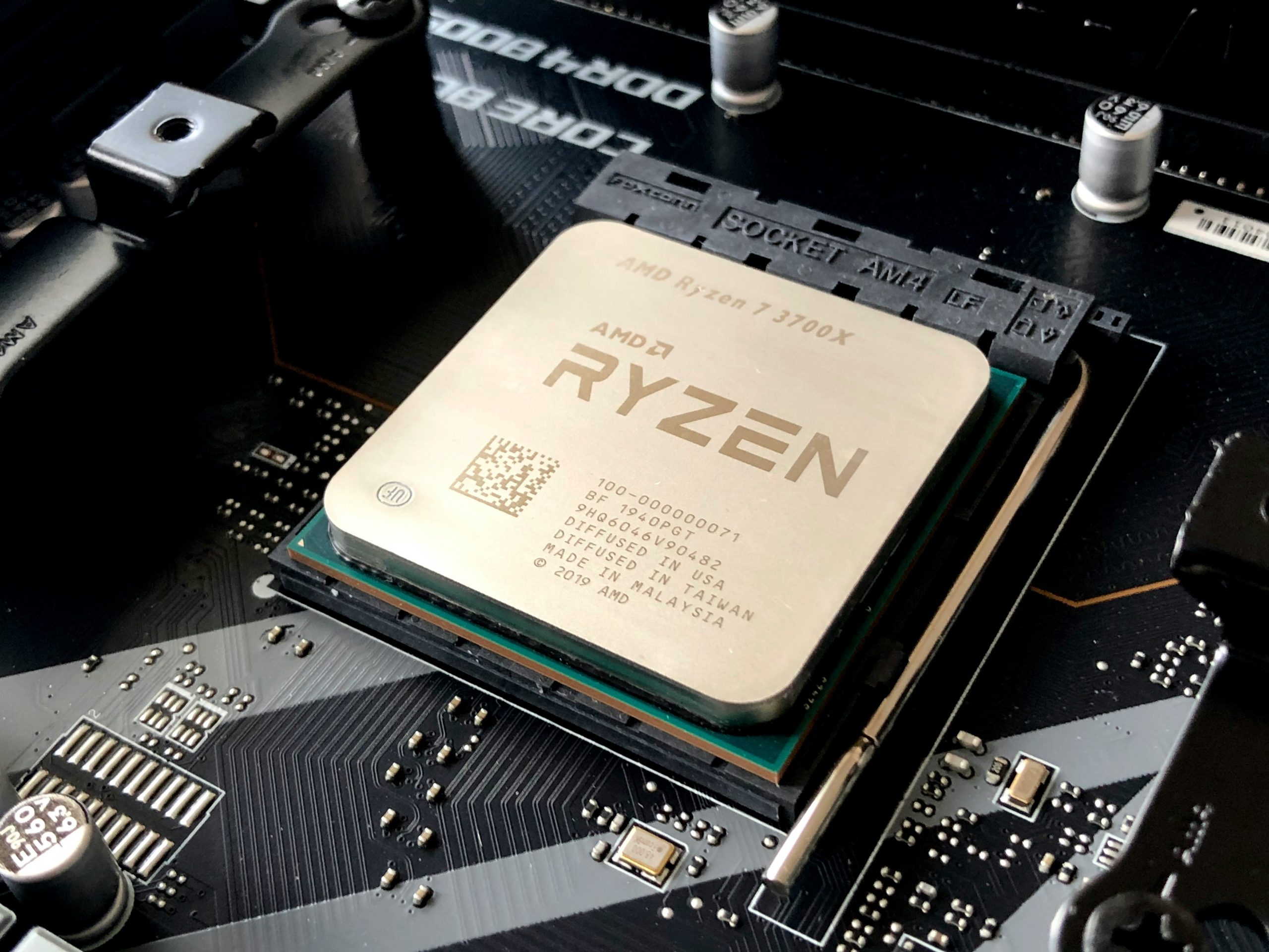 Yüksek Hızlı Bulut VPS: AMD EPYC Donanımında Performansın Zirvesi