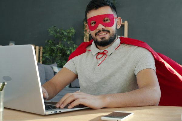 Yüksek Trafikli Webmaster’ın Süper Kahramanı: Milyonlarca Ziyarete Hazır En İyi Platform!
